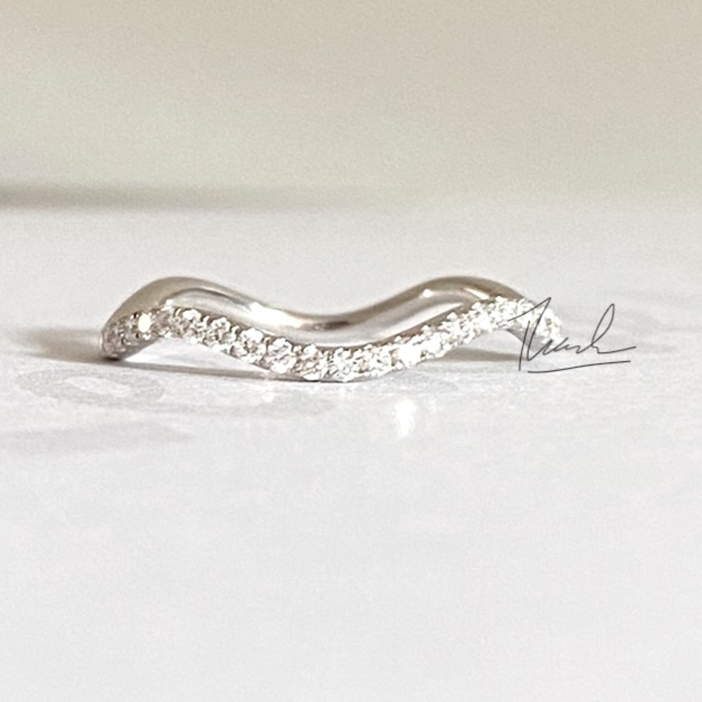 BONY LEVY 18k White Gold Diamond Wavy
Ring. ONE ring.
